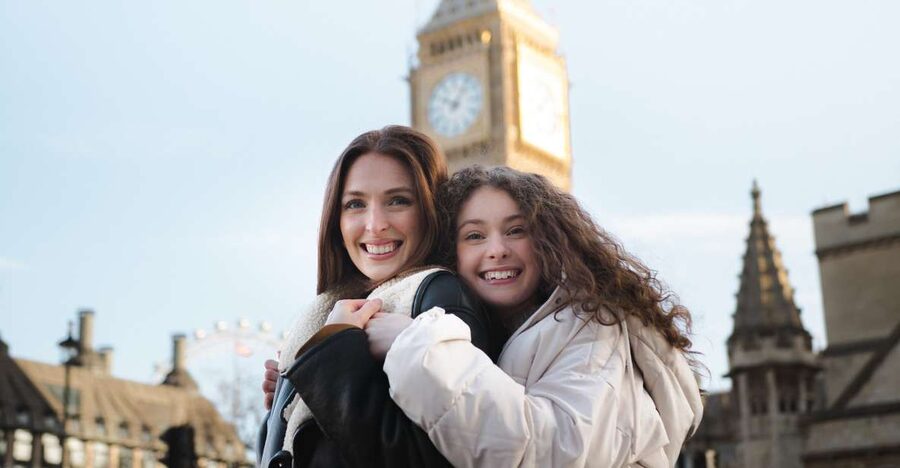 London: Private Landmark Tour with Professional Photographer - Price That Works for Families and Small Groups