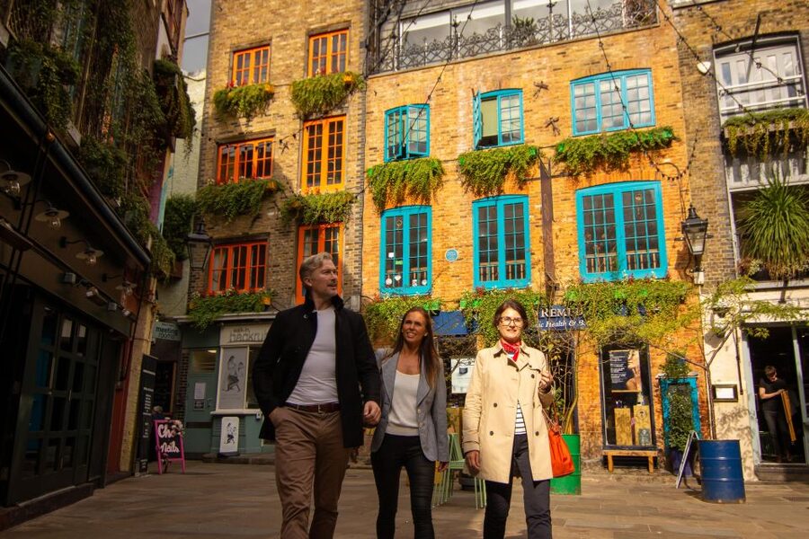 London: Private Personalized Tour with a Local Host - Shopping stops, music corners, and street-food flexibility
