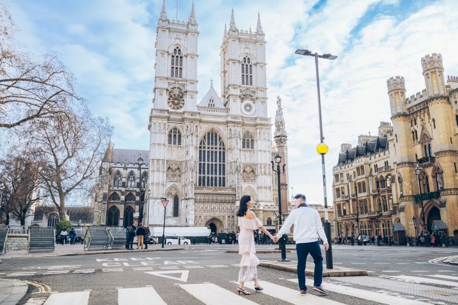 London: Private Photo Session in Westminster - Westminster Abbey photo stop: finishing strong with a grand backdrop