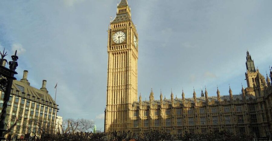 London: Private Walking Sightseeing Tour - Trafalgar Square and the National Gallery finish