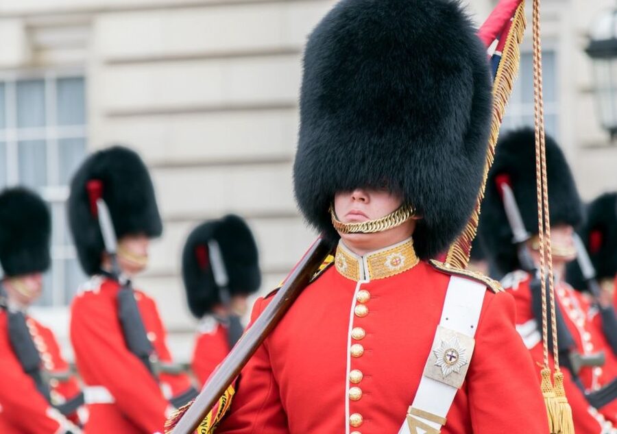 London: Private Walking Tour in Spanish - Piccadilly Circus to Trafalgar Square: a fast start that gets you oriented