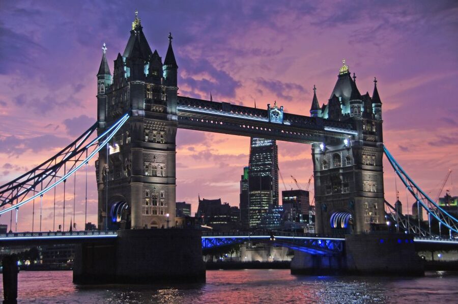 London: Private Walking Tour with a Local - Food stops and pub guidance that save you time