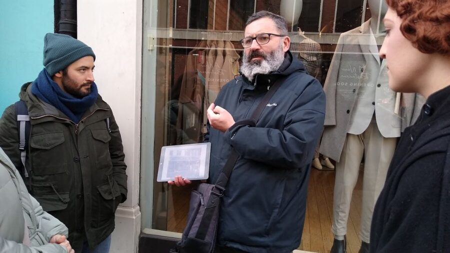 London: "Queen" Highlights Walking Tour - What the tour feels like on the ground