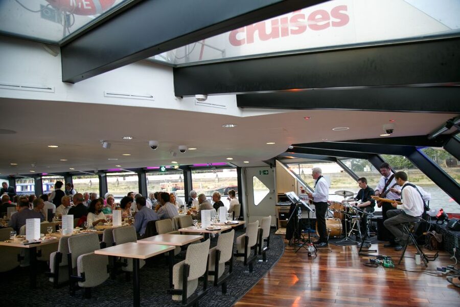 London: River Thames Dinner Cruise with Live Jazz - Bar Options: How the Fully Stocked Drinks Fit Into the Value