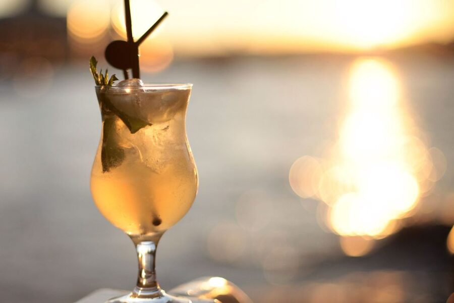 London: River Thames Evening Cruise with Bubbly and Canapés - Deck choice: downstairs comfort versus the open-air panoramic views
