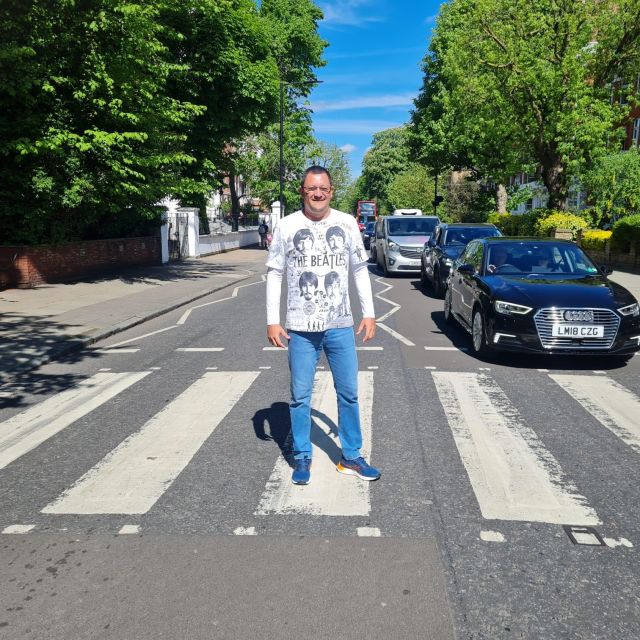 London: Rock N Roll Beatles Private Black Cab Tour - Swinging London and the ride between chapters
