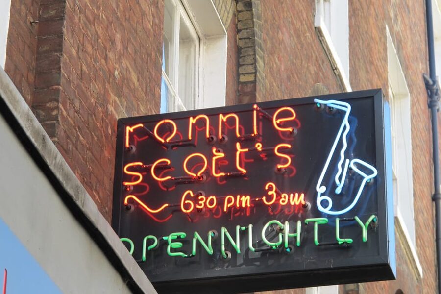 London: Rock 'n' Roll History Tour - Chelsea, Kensington, and More in 3.5 Hours