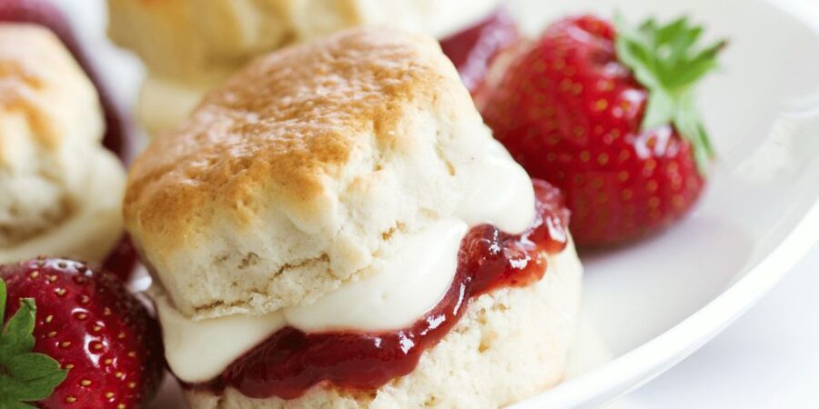 London: Royal Hampton Court Guided Tour with Afternoon Tea - Quick reasons this Hampton Court tour works