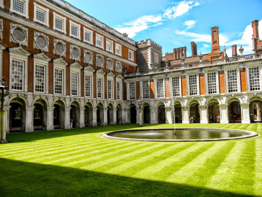London: Royal Hampton Court Guided Tour with Afternoon Tea - Arriving Right: Hampton Court Station and a 30-minute start outside London