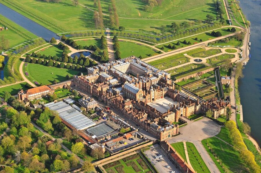 London: Royal Hampton Court Guided Tour with Afternoon Tea - Price and value: is $206 per person a smart deal?
