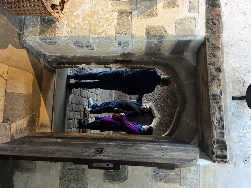 London: Royal Hampton Court Guided Tour with Afternoon Tea - Practical tips so Hampton Court feels worth the effort