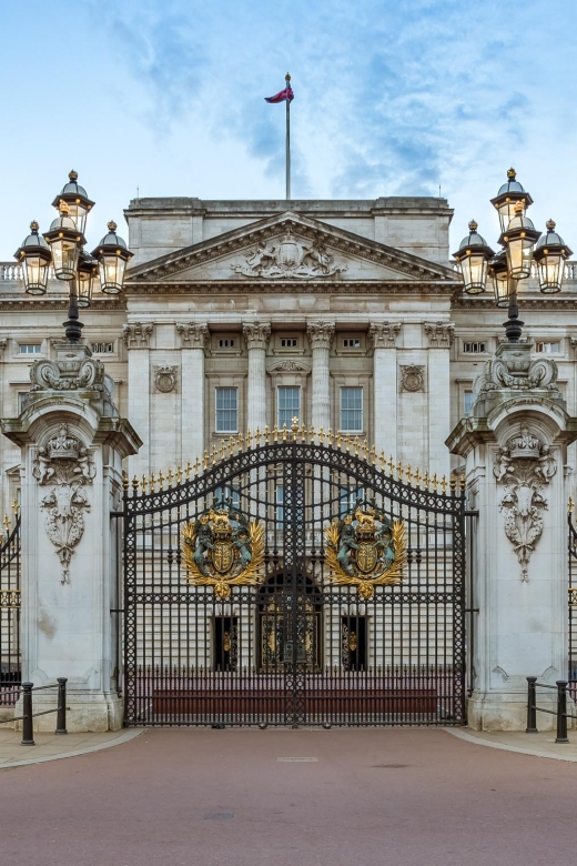 London Royal Tour - Buckingham Palace Entry - 12 guests 2,5h - A Small-Group Royal Route That Sets Up Buckingham Palace Fast