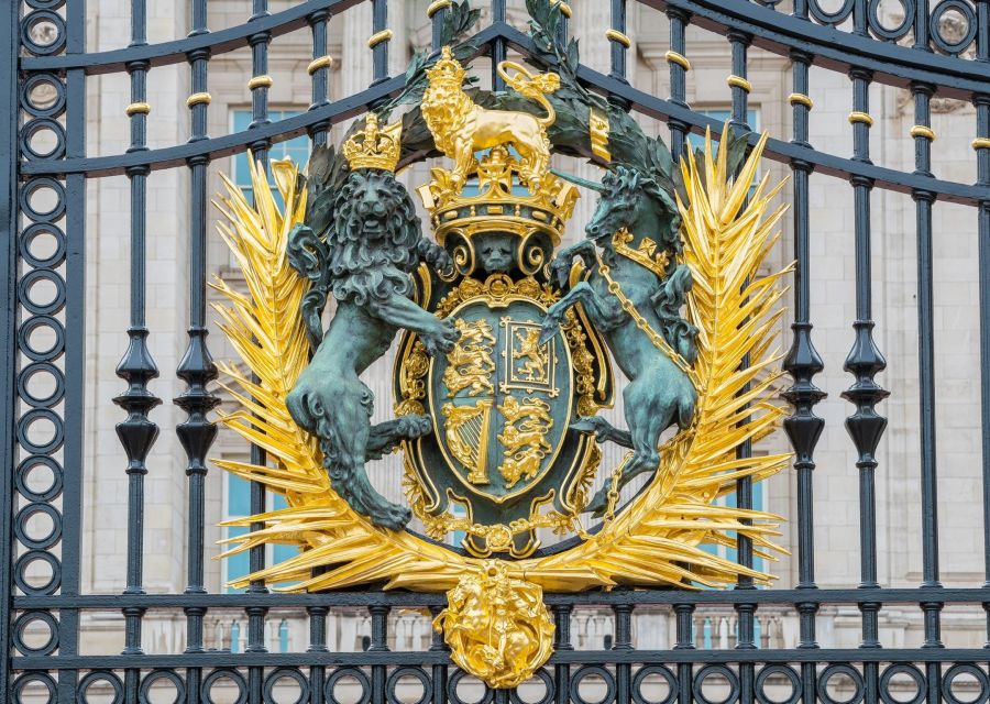 London Royal Tour - Buckingham Palace Entry - 12 guests 2,5h - Timed Entry and Your Two-Hour Self-Guided Palace Visit