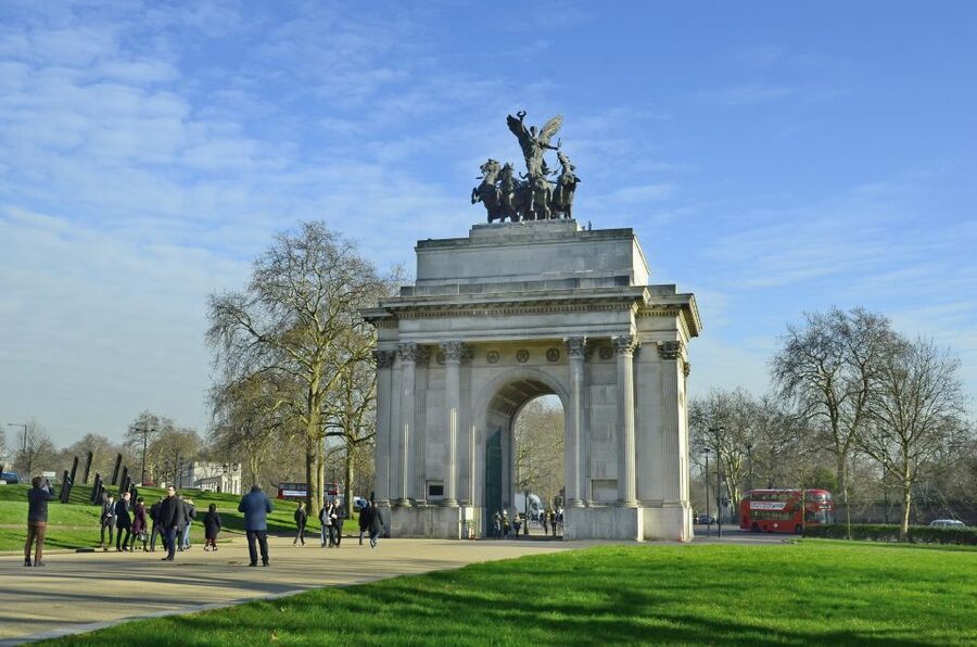 London Royal Tour - Buckingham Palace Entry - 12 guests 2,5h - Price and Value: What $186 Buys You Here