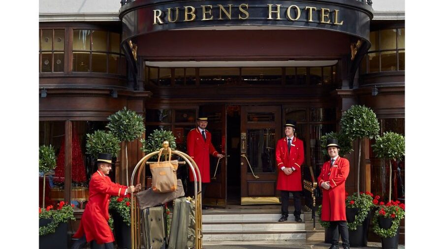 London: Royal Tour with Afternoon Tea at the Rubens - Buckingham Palace and the Changing of the Guard stop, with real pomp