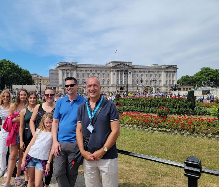 London: Royal Walking Tour and Buckingham Palace Audio Tour - Why this royal walk starts at the William III statue