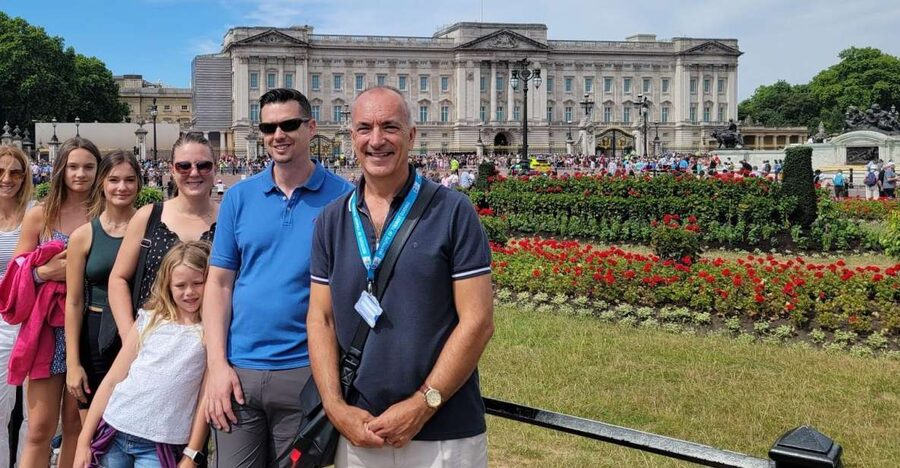 London: Royal Walking Tour and Buckingham Palace Audio Tour - The Mall toward Buckingham Palace, where the stories hit hardest