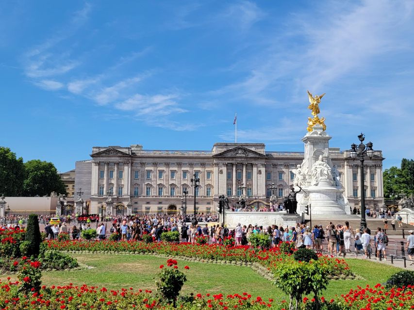 London: Royal Walking Tour and Buckingham Palace Audio Tour - Audio guide in Buckingham Palace, plus tips for a smoother experience