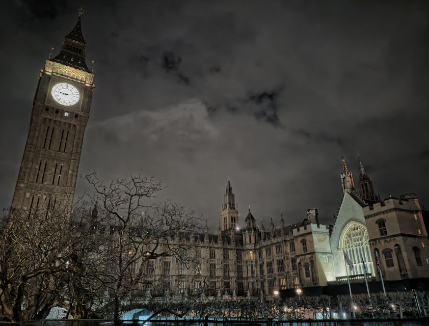 London : Royal Westminster By Night Walking Tour - Buckingham Palace and Clarence House, framed by night quiet