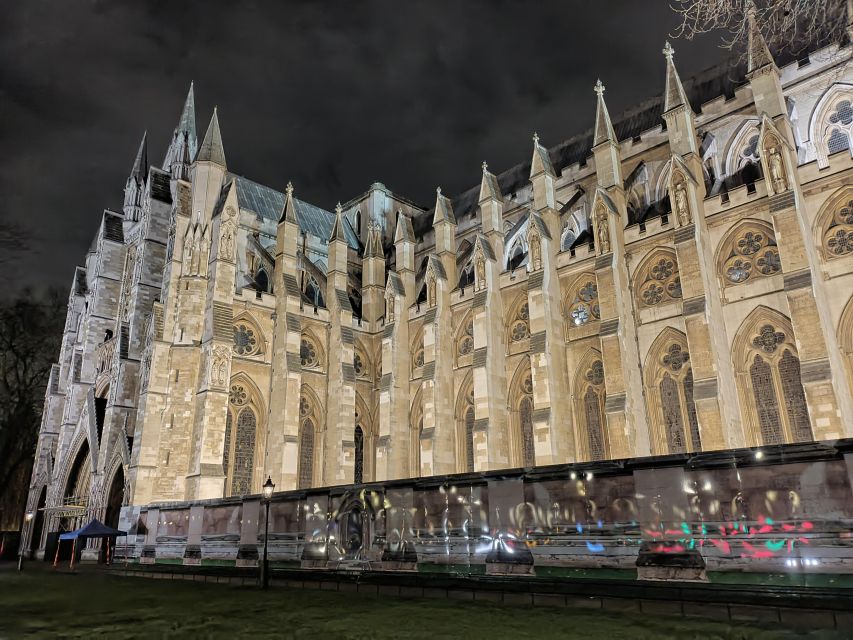 London : Royal Westminster By Night Walking Tour - St James’s Palace and the gas-lit glide through St James’s Park