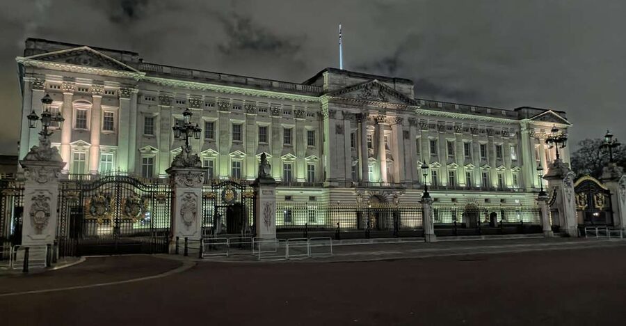 London : Royal Westminster By Night Walking Tour - Starting at Green Park, then letting the night guide your feet