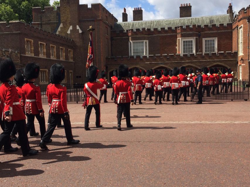 London: Royalty Walking Tour with Changing of The Guard - Buckingham Palace and the Changing of the Guard stop, Mon/Wed/Fri/Sun at 10am