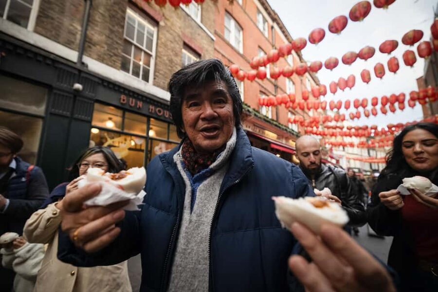 London's Best Bites: Soho & Chinatown Food Walking Tour - The First Food Stop: Mediterranean Flavours In A Guided 30 Minutes