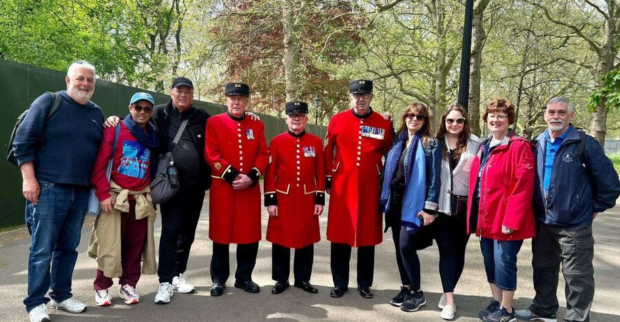 London’s Royal Family and Changing of the Guard Tour - George VI and Queen Elizabeth Memorial, then Horse Guards Parade