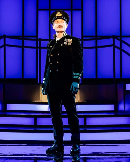 London's West End: Ticket to Titanique the Musical - Getting to Piccadilly the easy way: tube and bus routes