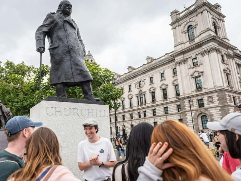 London: See 30+ Top Sights and Eat 8 British Foods Tour - Borough Market British food tasting: Fish and chips, pie and mash, and dessert