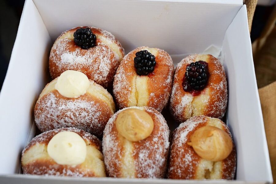 London: See 30+ Top Sights and Eat 8 British Foods Tour - Why the guide makes the day: Humor, stories, and real pacing