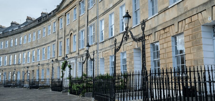London: Self-Guided Notting Hill Walking Tour with an APP - Elgin Crescent and Lansdowne Crescent, crescents that look cinematic