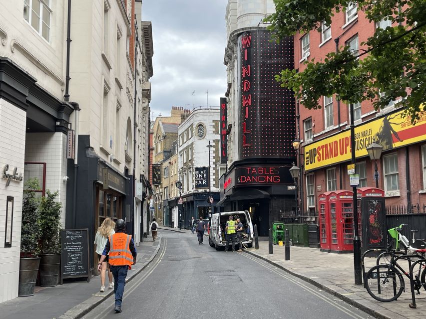 London: Sex Pistols and Punk Music Walking Tour - Sid meets Nancy for the first time, placed into the streets