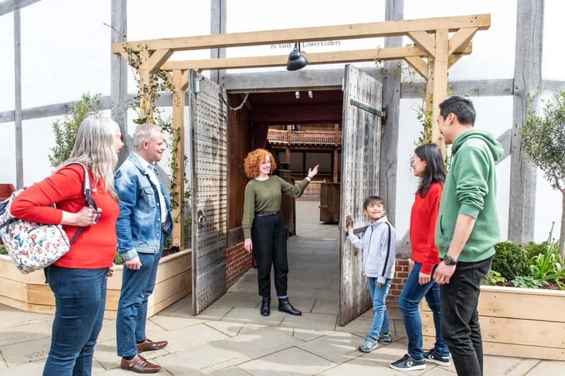 London: Shakespeare's Globe Theatre Guided Tour - The 1-hour format that keeps the Globe story moving