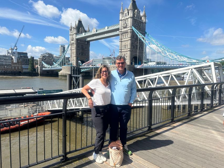 London: Sightseeing Black Cab Tour with Hotel Pickup - Tower of London and Westminster: where your guide sets the tone