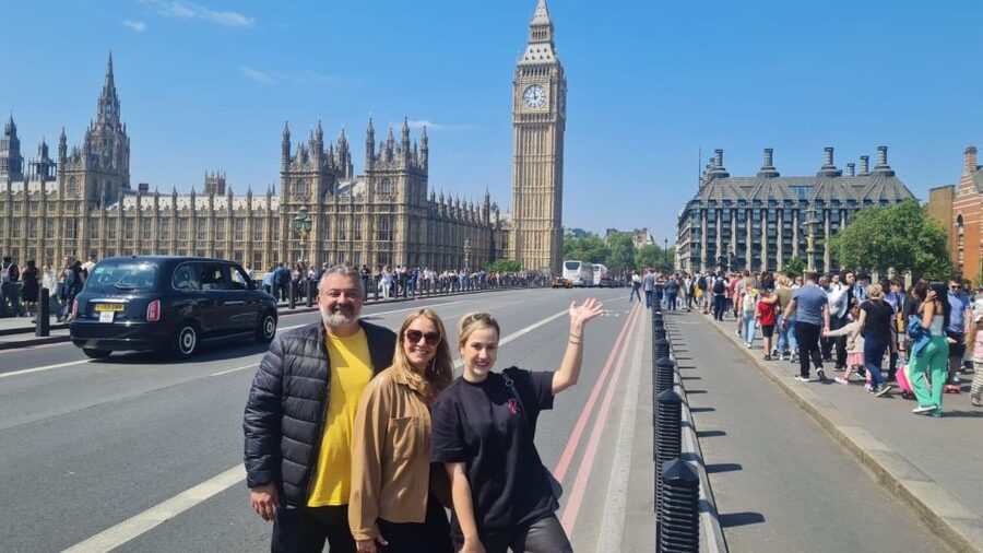 London: Sightseeing Black Cab Tour with Hotel Pickup - Tower Bridge, Big Ben, and Parliament: the London postcard circuit