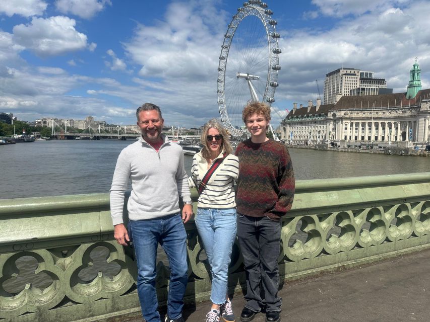London: Sightseeing Black Cab Tour with Hotel Pickup - London Eye, Piccadilly Circus, Nelson’s Column, and Leicester Square