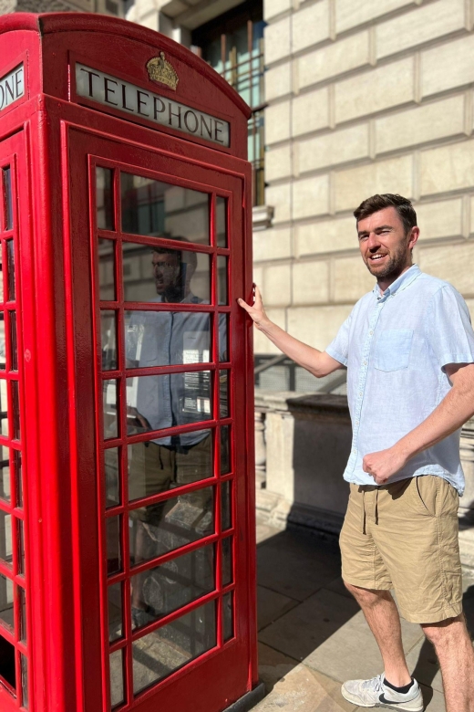 London: Sightseeing Tour - in clear, slow English - St James’s Palace and Trafalgar Square, where stories add meaning
