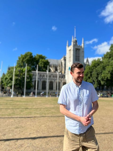 London: Sightseeing Tour - in clear, slow English - Finishing at Parliament Square, with an easy last-photo landing
