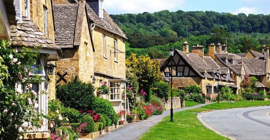 London: Small Group Cotswolds Trip with Bourton-on-the-Water - What to pack for a full Cotswolds day