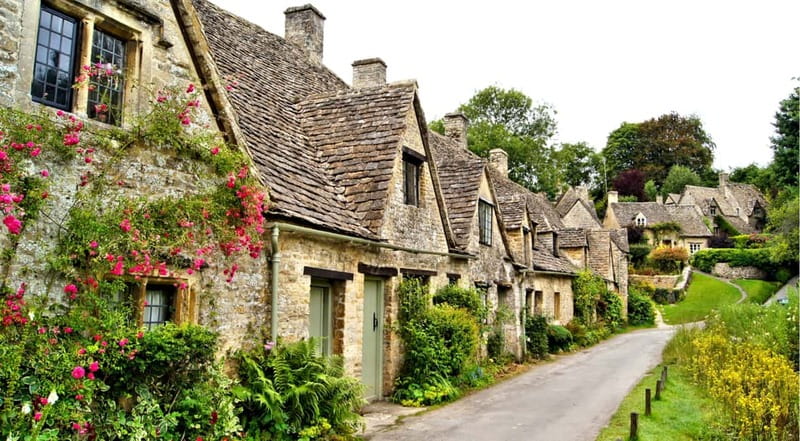 London: Small Group Oxford, Stratford and Cotswolds Day Tour - Riding in a 16-seat Mercedes, and why size matters on the road