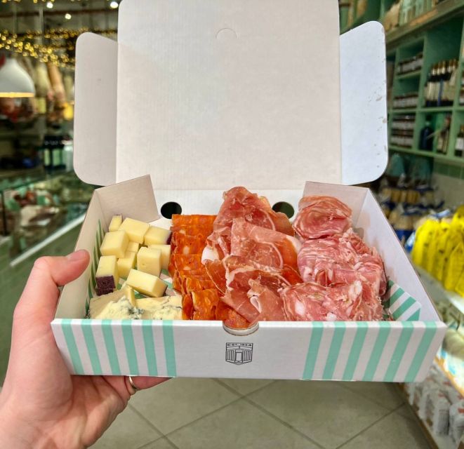 London: Soho & Chinatown Food Tour with 7 Authentic Tastings - Stop Three: The Gin Flight and London’s Gin-Soaked Stories