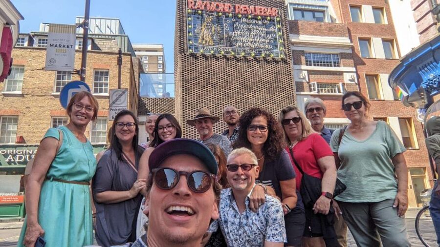 London: Soho Music and Historic Pubs Walking Tour - Meeting at Piccadilly Circus, Finding the Group, Then Starting the Stories