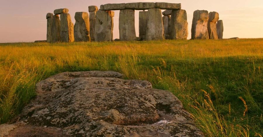 London: Stonehenge, Glastonbury & Avebury Small Group Tour - Avebury stone circle: seeing the stones up close, then inside the village