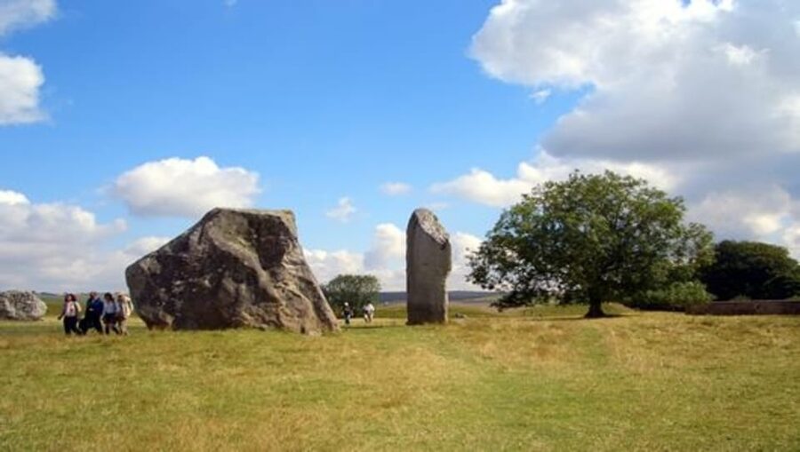 London: Stonehenge, Glastonbury & Avebury Small Group Tour - The real value: your guide, plus the mini-coach rhythm