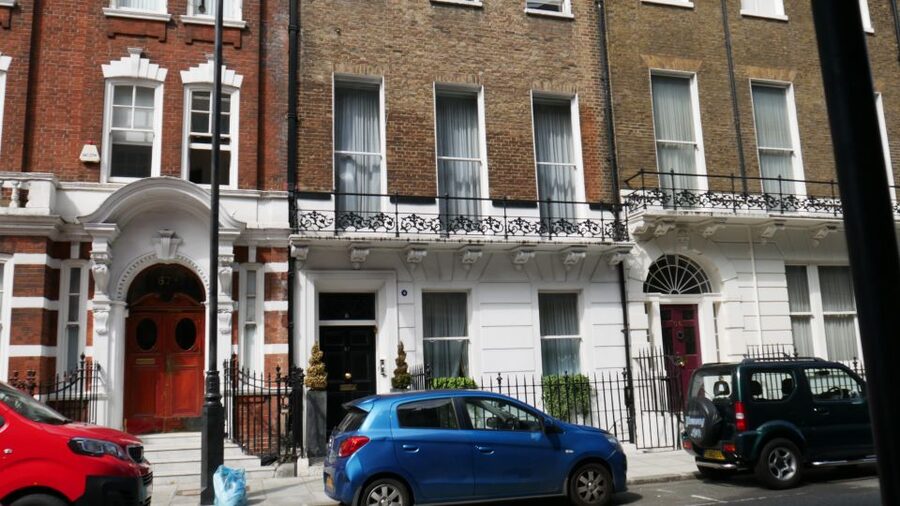 London: The Beatles Walking Tour of Marylebone and Abbey Rd - Starting at 231 Baker Street, you get context fast