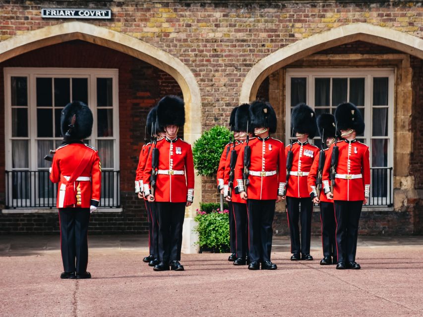 London: The Changing of the Guard Tour and Buckingham Palace - Horse Guards Parade at Whitehall: Ceremony Energy in a Wider Open Space
