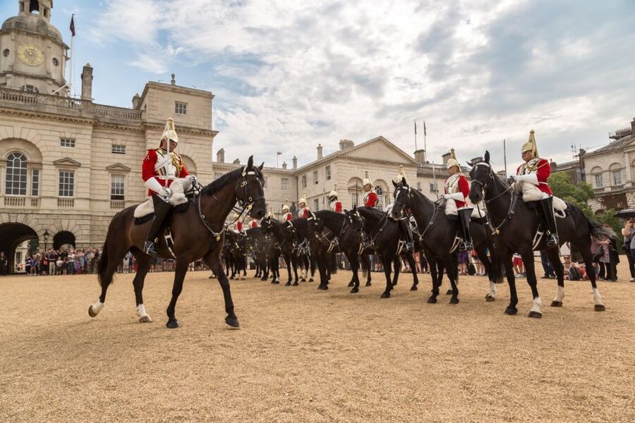 London: The Changing of the Guard Tour and Buckingham Palace - Finishing at Trafalgar Square: A Clean Landing for the Rest of Your Day