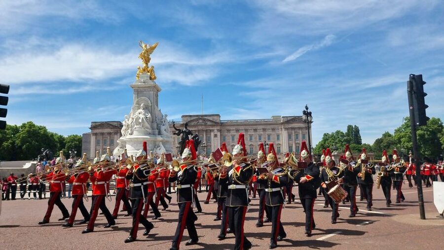 London: The Changing of the Guard Tour and Buckingham Palace - Price and value: Why $24 for two hours feels fair