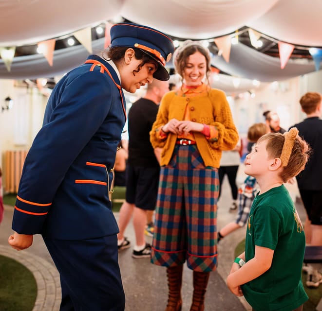 London: The Paddington Bear Experience - Windsor Gardens finale and the practical reality of snacks, photos, and souvenirs